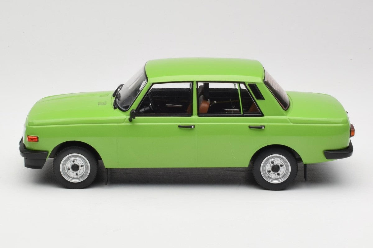 Wartburg 353 verde - 1/18 Model Car Group