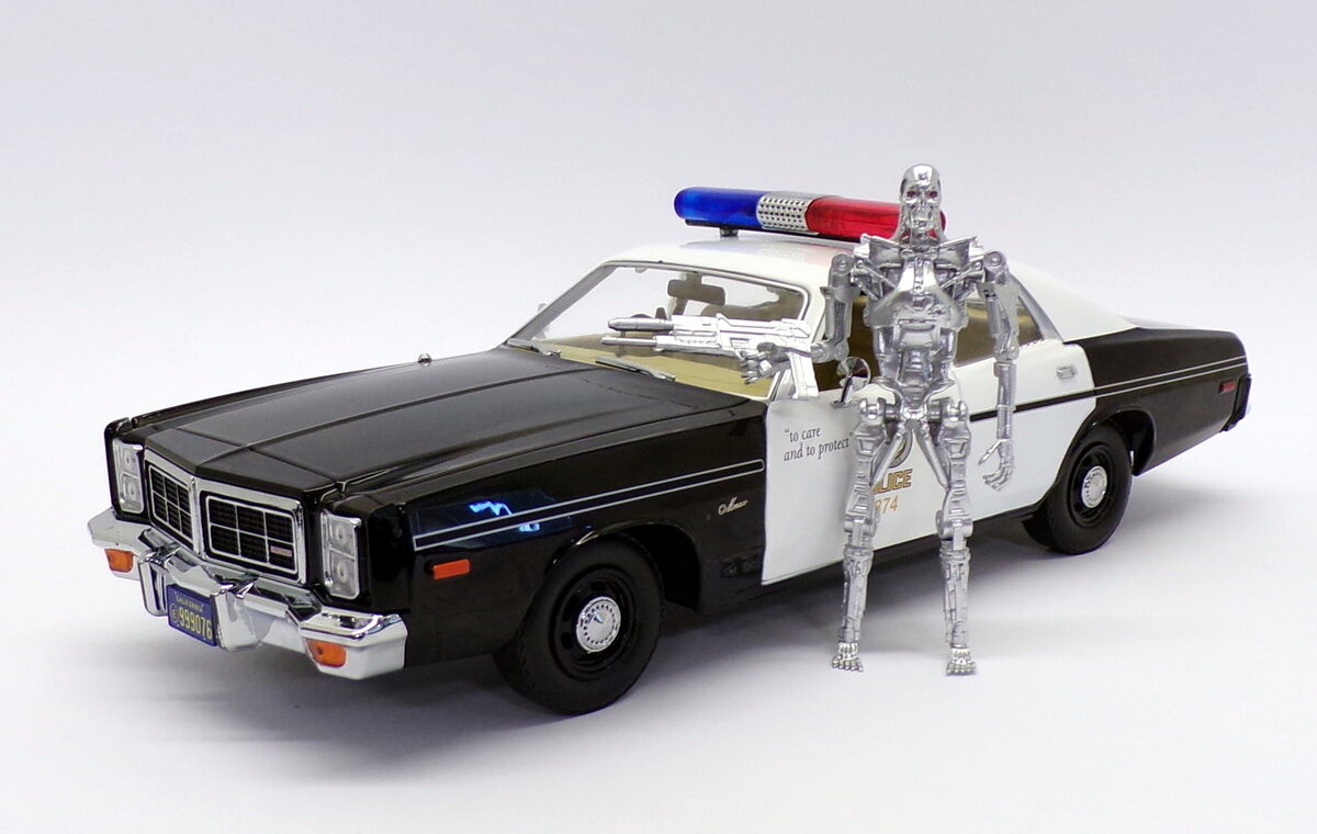 Dodge Monaco Metropolitan Police 1977 si figurina Endoskeleton T-800 The Terminator - 1/18 Greenlight