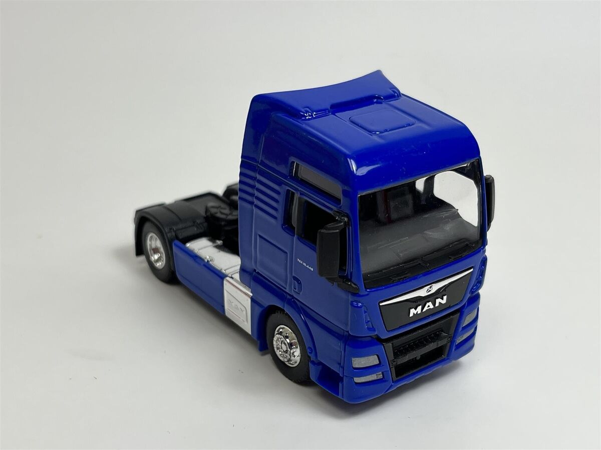 Cap Tractor Man TGX XXL albastru - 1/64 Welly