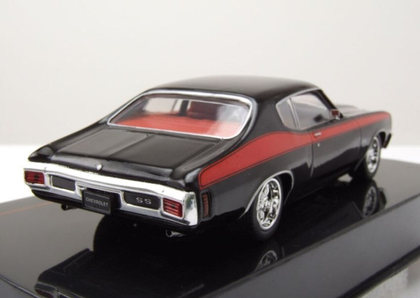 Chevrolet Chevelle SS 1970 negru/rosu cu vitrina plexiglass - 1/43 Ixo Models
