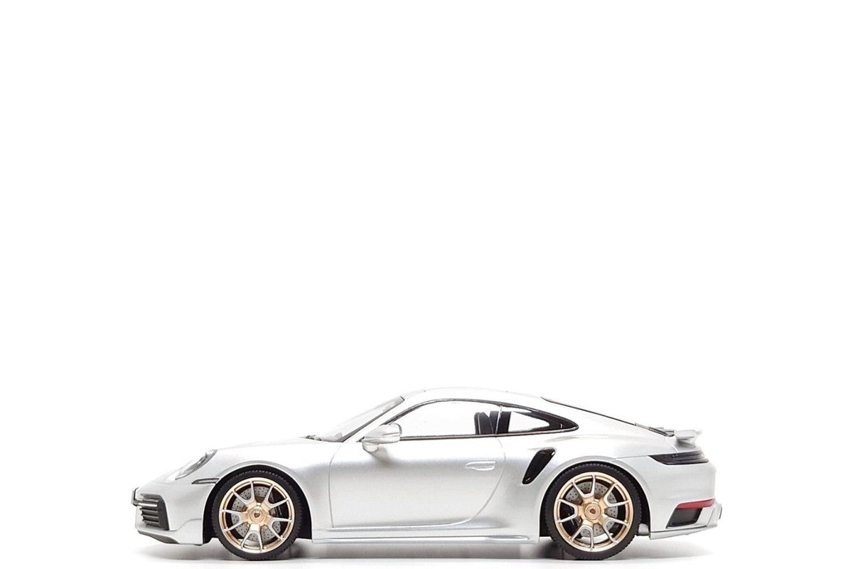 Porsche 911 (992) Turbo S Coupe Sport argintiu cu jante aurii 2024 1/300pcs - 1/18 Minichamps