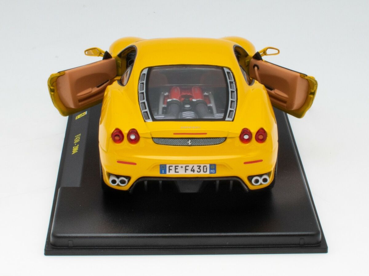 Ferrari F430 2004 galben cu vitrina plexiglass - 1/24 Bburago