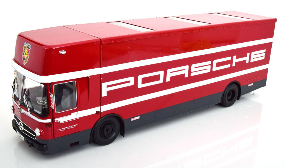 Mercedes O317 Porsche race - 1/18 CMR - are o zgarietura pe capac si unde se imbina mai are niste urma