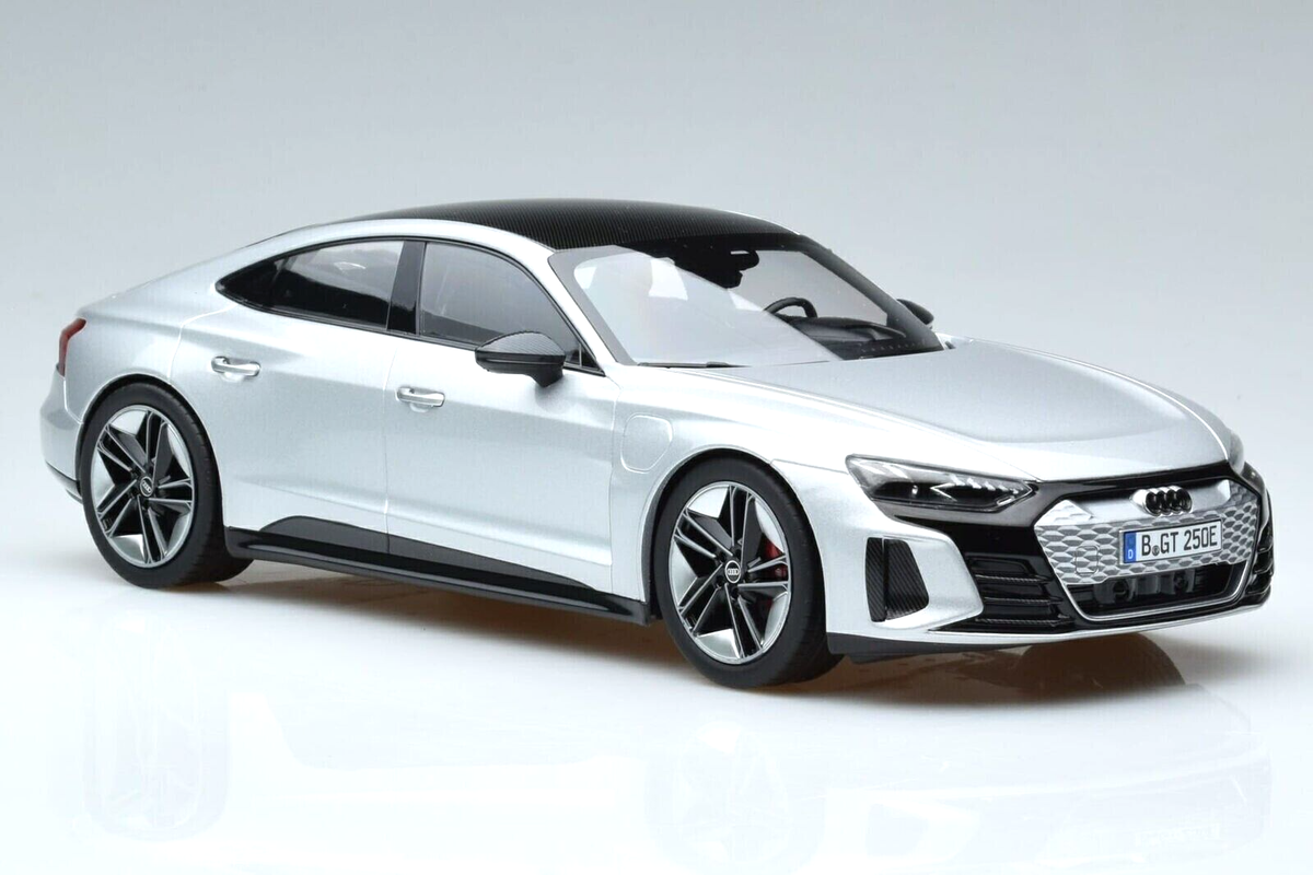 Audi RS e-tron GT 2021 argintiu - 1/18 Norev
