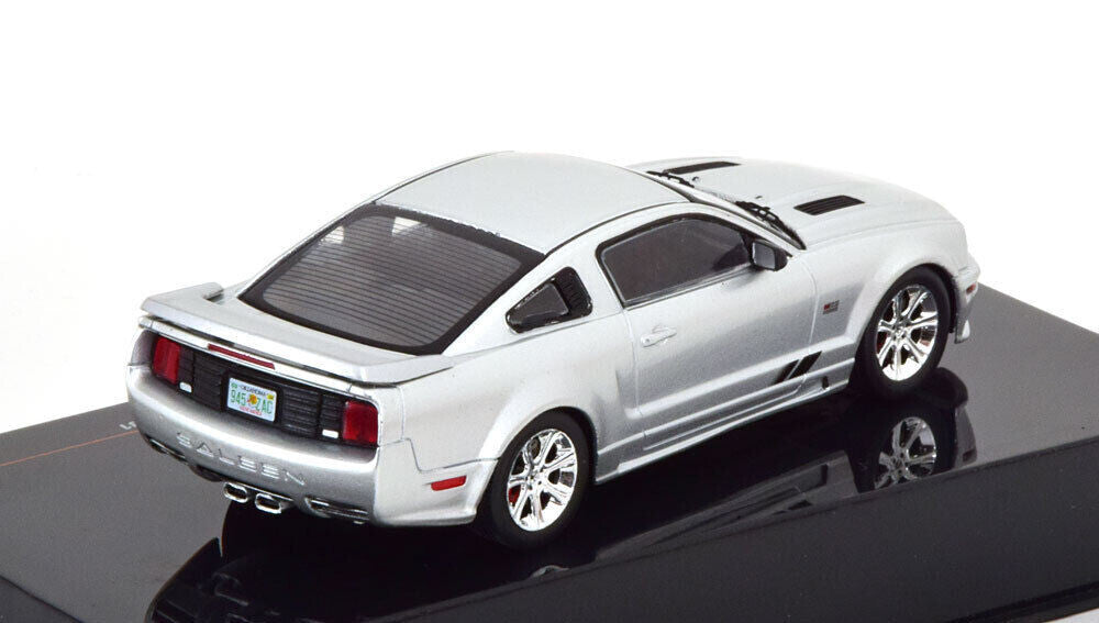 Ford Mustang Saleen S281 2005 cu vitrina plexiglass - 1/43 IxoModels