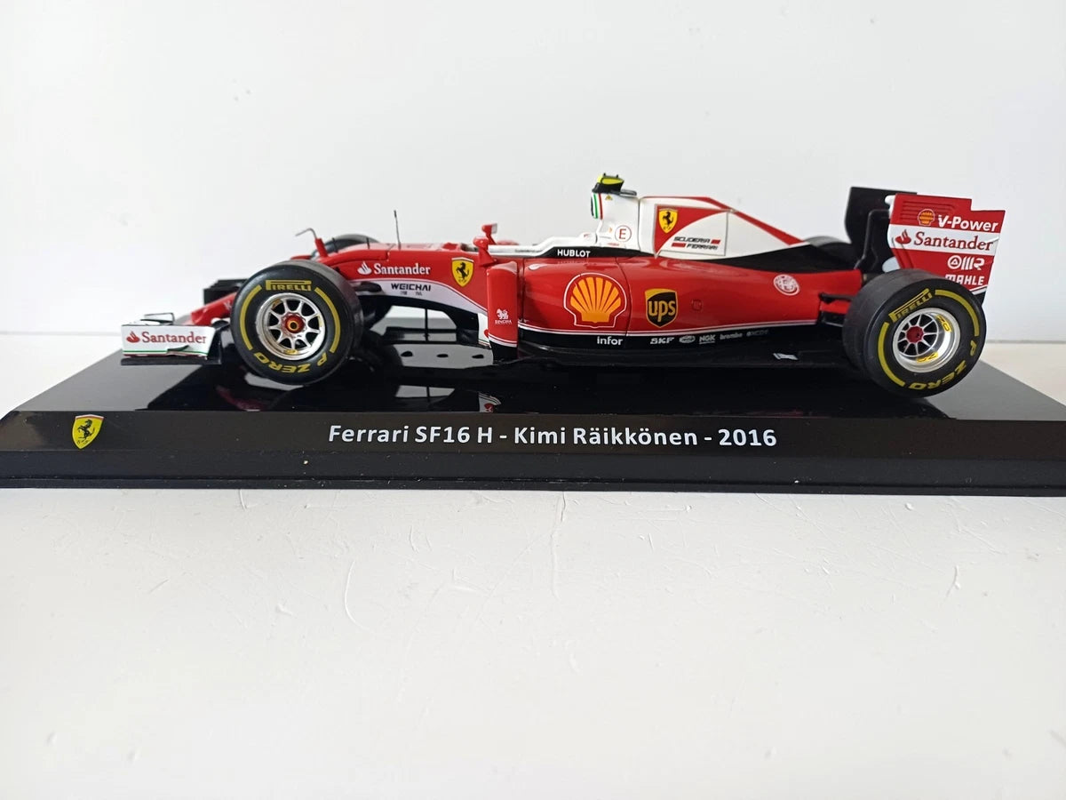 Formula 1 Ferrari SF16 H - Kimi Raikkonen 2016 cu vitrina plexiglass - 1/24 Edicola