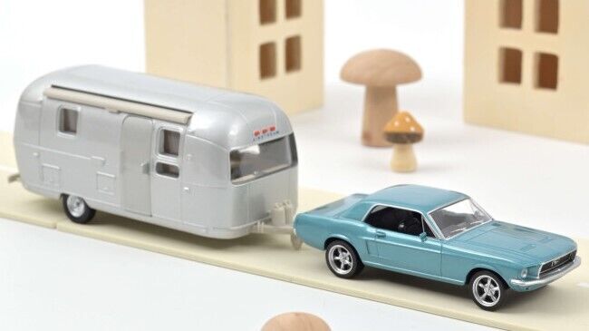 Ford Mustang 1968 bleu si rulota - 1/43 Norev