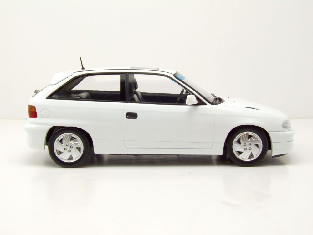 Opel Astra GSi 1991 alb - 1/18 Norev