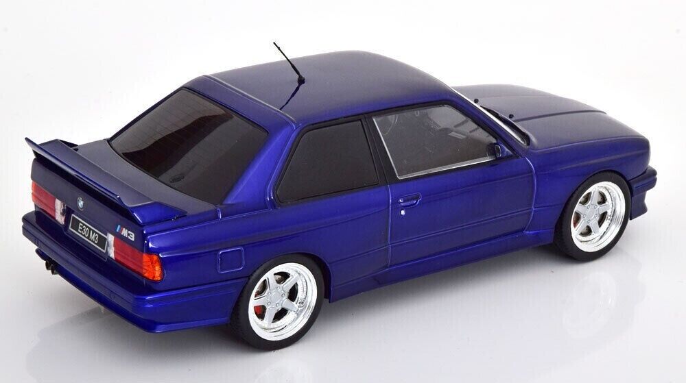 BMW M3 E30 1989 Dark Blue-Metallic 1:18 Ixo