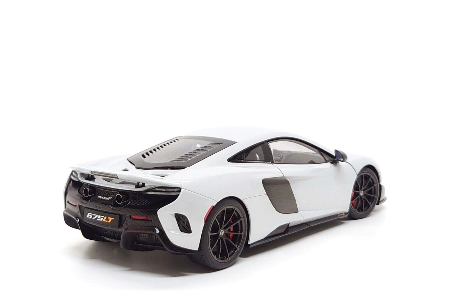 McLaren 675 LT silica white - 1/18 AUTOART
