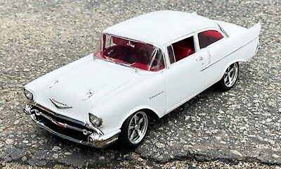 Chevrolet 150 Restomod 1957 Hourglass alb - 1/18 ACME