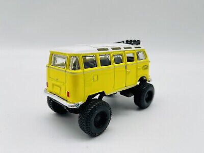 Masinuta Fresh Metal VW Samba galben - 1/43 Maisto
