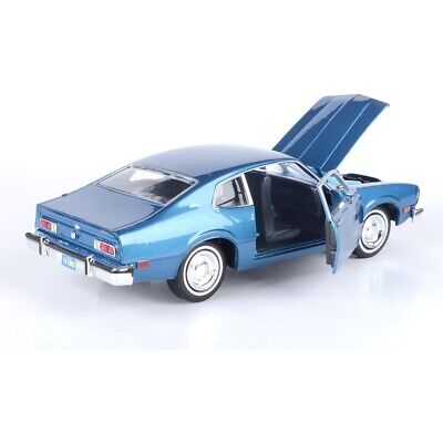 Ford Maverick 1974 albastru - 1/24 Motormax