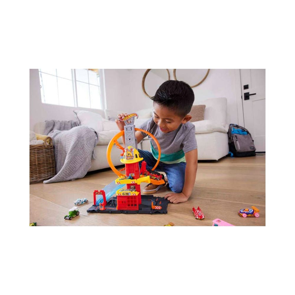Pista Statia de pompieri Super loop - Hot Wheels