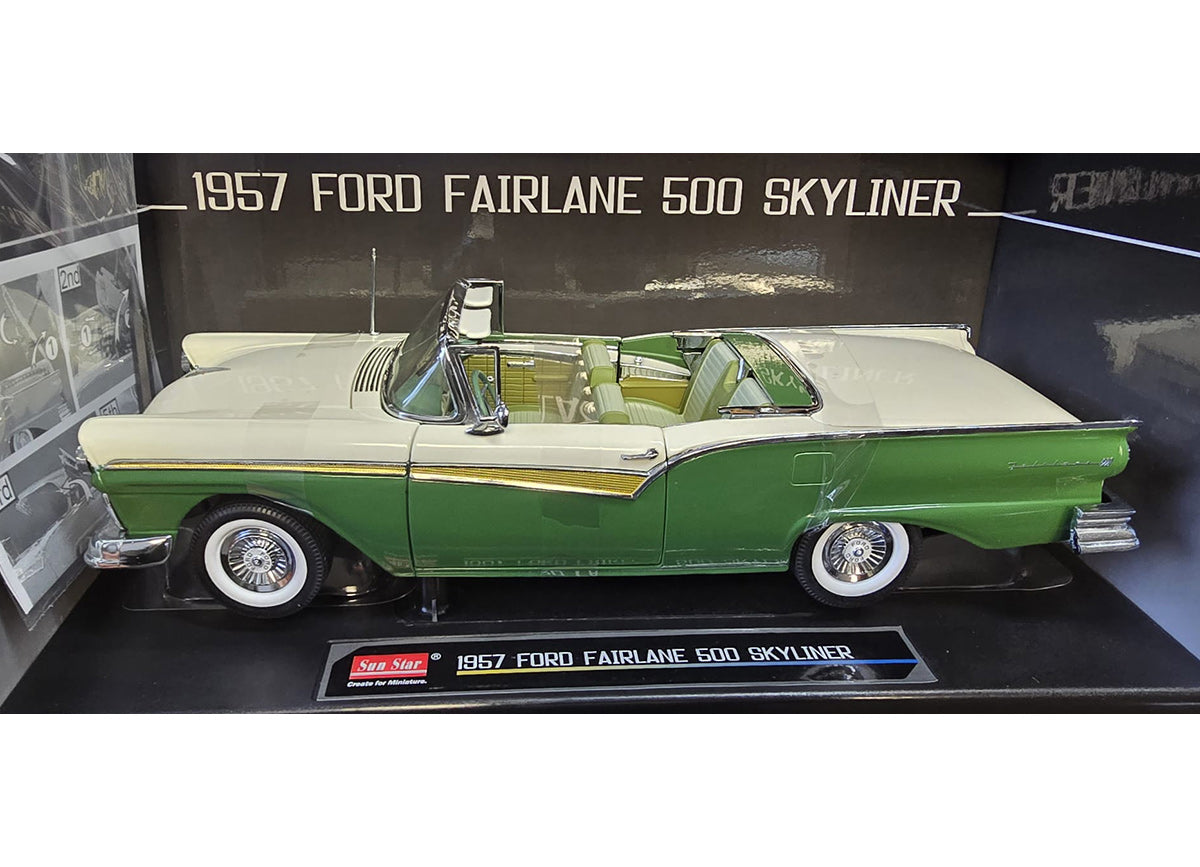 Ford Fairlane 500 Skyliner Cumberland green/colonial white - 1/ 18 Sun Star