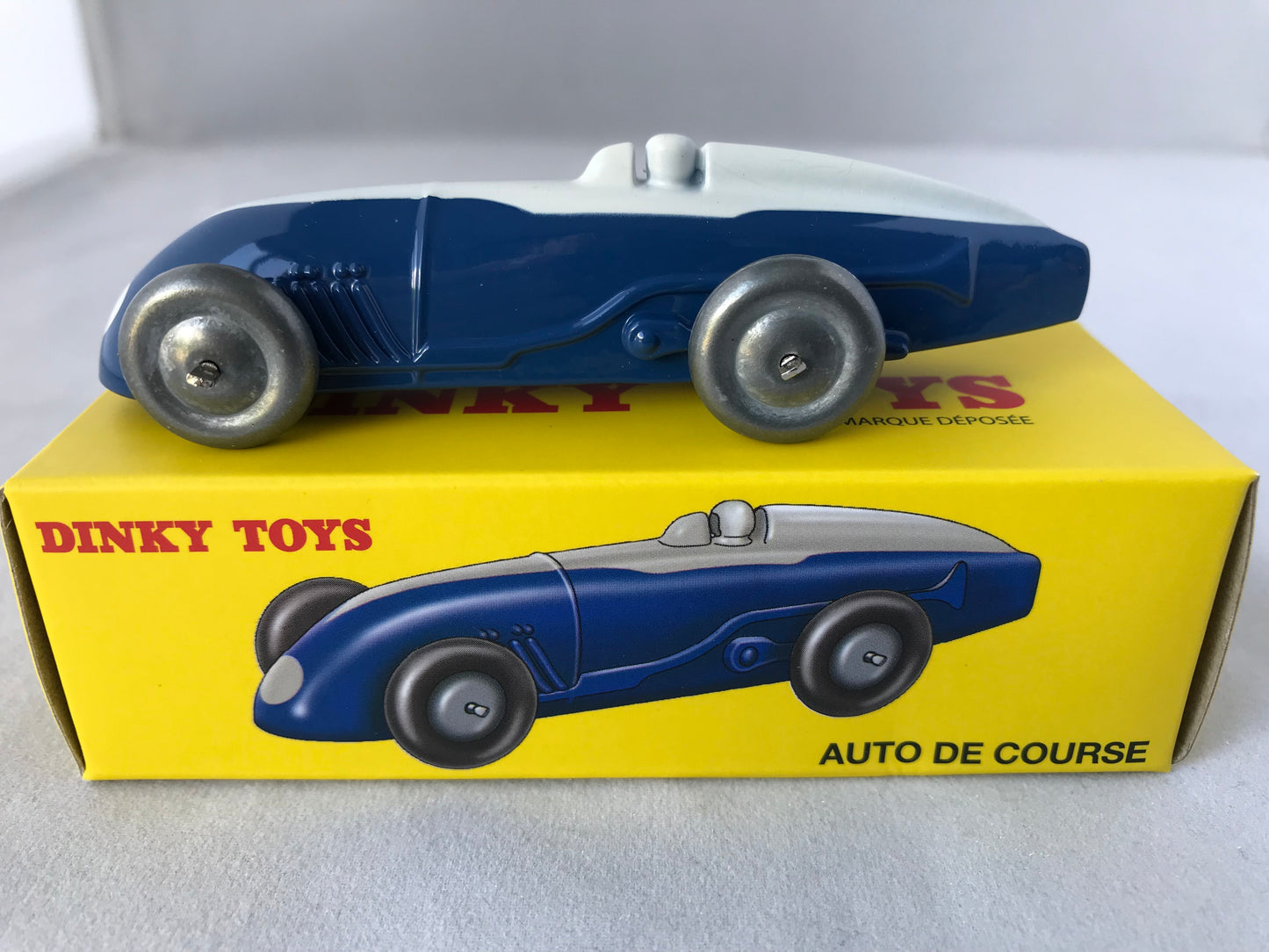 Macheta Auto de Course 10cm - Dinky Toys