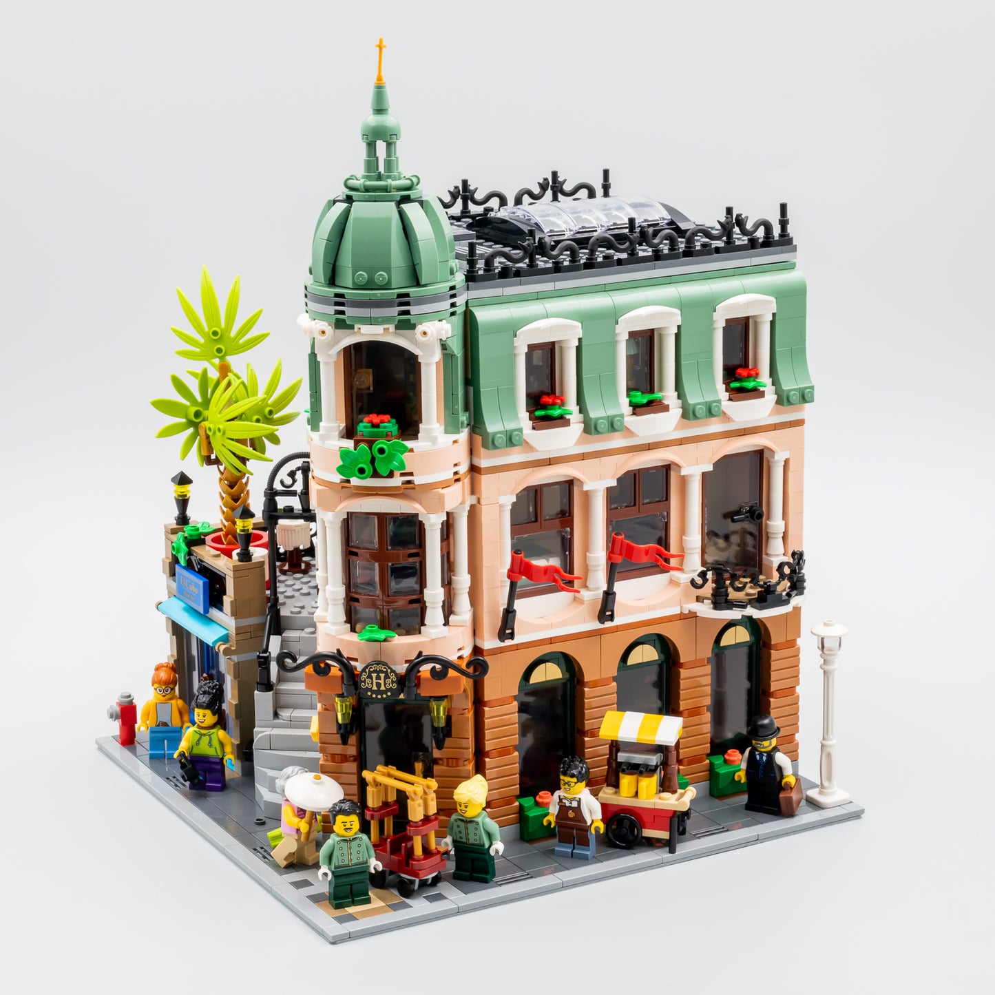LEGO Icons Creator Expert 10297- Hotel Boutique (3066 piese)