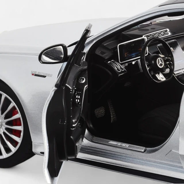 Mercedes AMG C63 S E Performance argintiu - 1/18 NZG