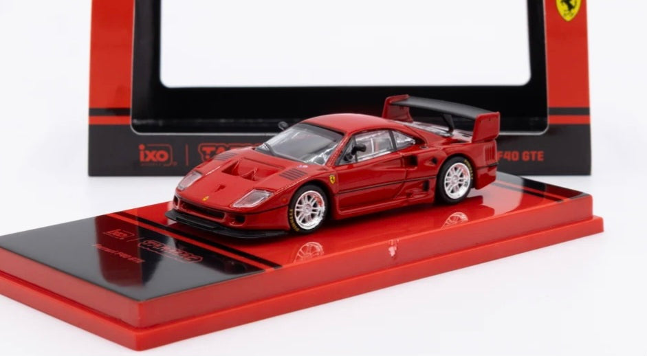 Ferrari F40 GTE cu vitrina plexiglass - 1/64 Tarmac