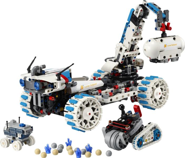 LEGO Technic 42211 - Vehicul spatial Rover Lunar Outpost (1082 piese)