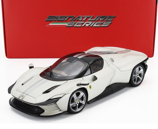 Ferrari Daytona SP3 alb cu vitrina plexiglass - 1/43 Bburago Signature