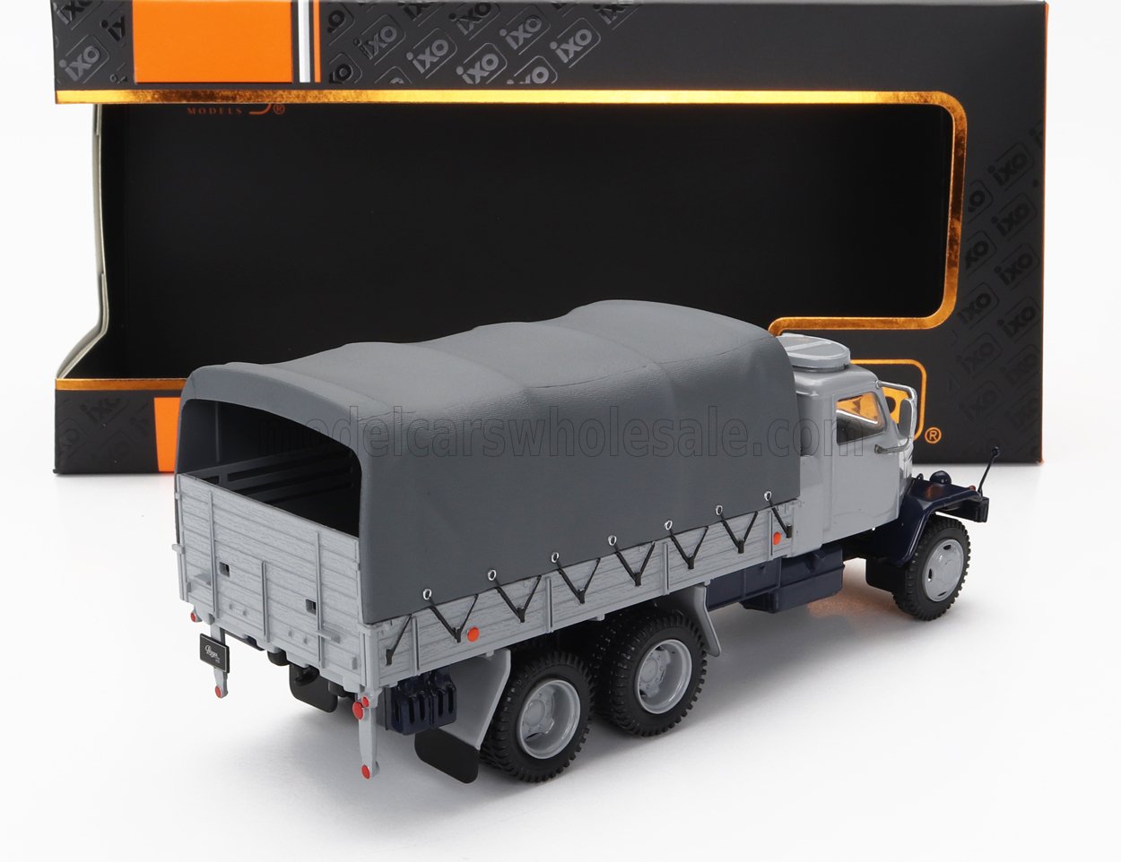 Camion Praga V3S 6wd 1962 cu vitrina plexiglass - 1/43 Ixo Models