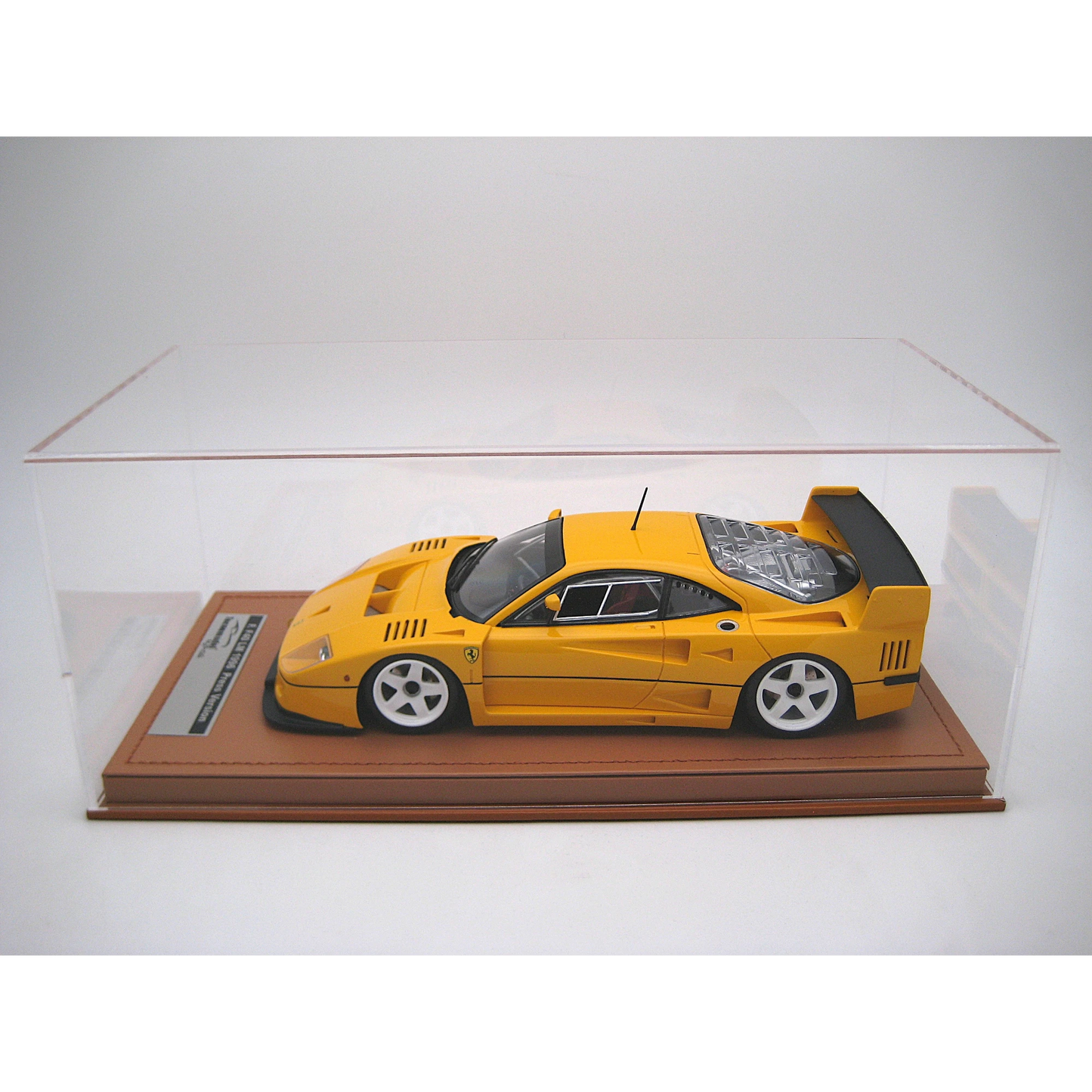 Ferrari F40 galben Editie limitata 40pcs cu vitrina plexiglass - 1/18 Tecnomodel