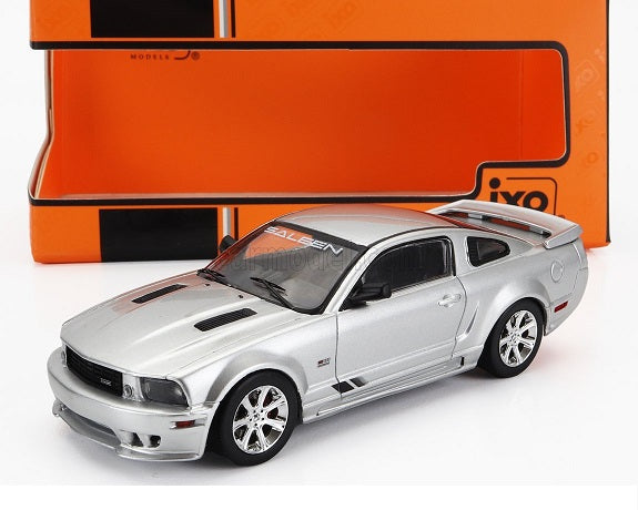 Ford Mustang Saleen S281 2005 cu vitrina plexiglass - 1/43 IxoModels
