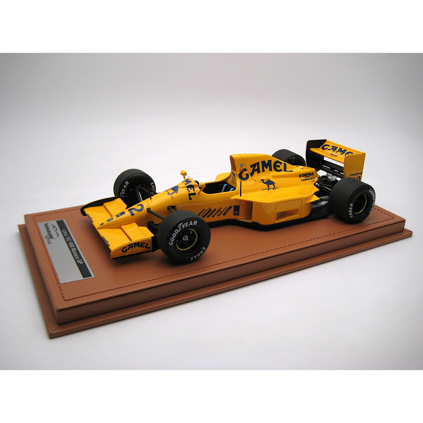 Formula 1 Lotus 102 1990 Lamborghini Engine USA GP Qualifyng Driver Derek Warwick 55pcs - 1/18 Tecnomodel