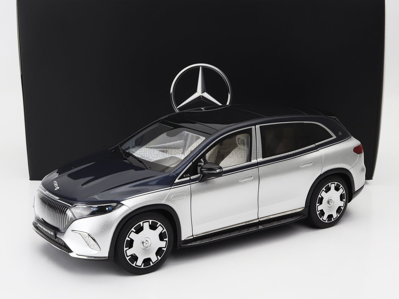 Mercedes-Maybach EQS 680 SUV 2024 nautical blue / hightechsilver - 1/18 NZG