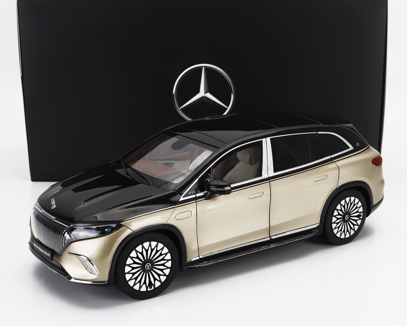 Mercedes-Maybach EQS 680 SUV 2024 obsidian black / kalaharigold metallic - 1/18 NZG