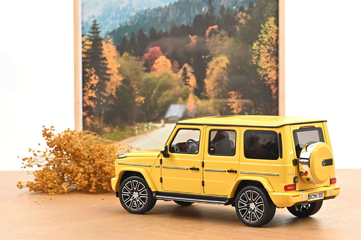 Mercedes-Benz G-Class 2024 galben - 1/18 Norev