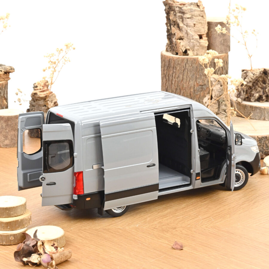 Mercedes-Benz Sprinter 2018 gri - 1/18 Norev