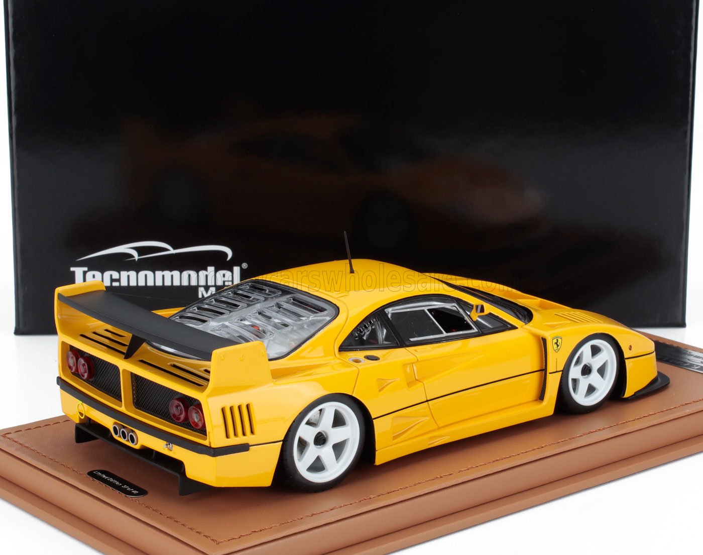Ferrari F40 galben Editie limitata 40pcs cu vitrina plexiglass - 1/18 Tecnomodel