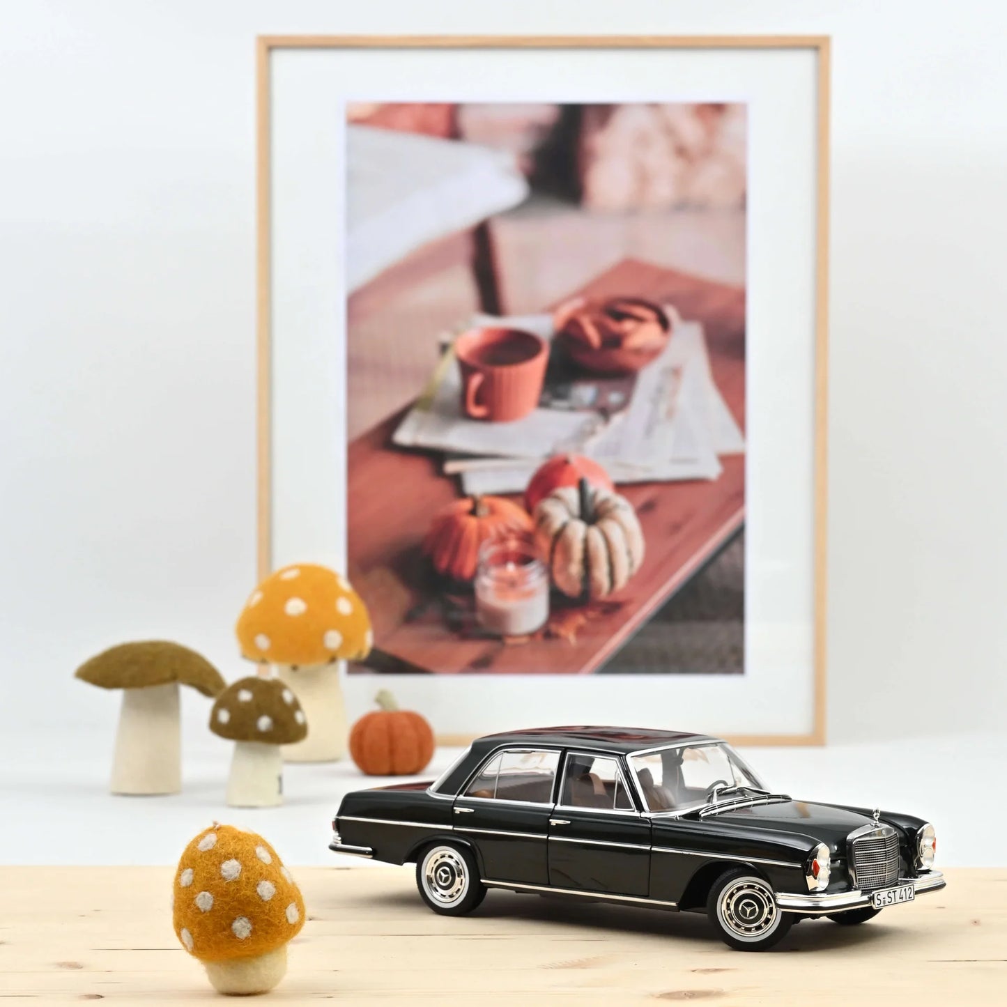 Mercedes-Benz 280 SE 1968 green metallic - 1/18 Norev