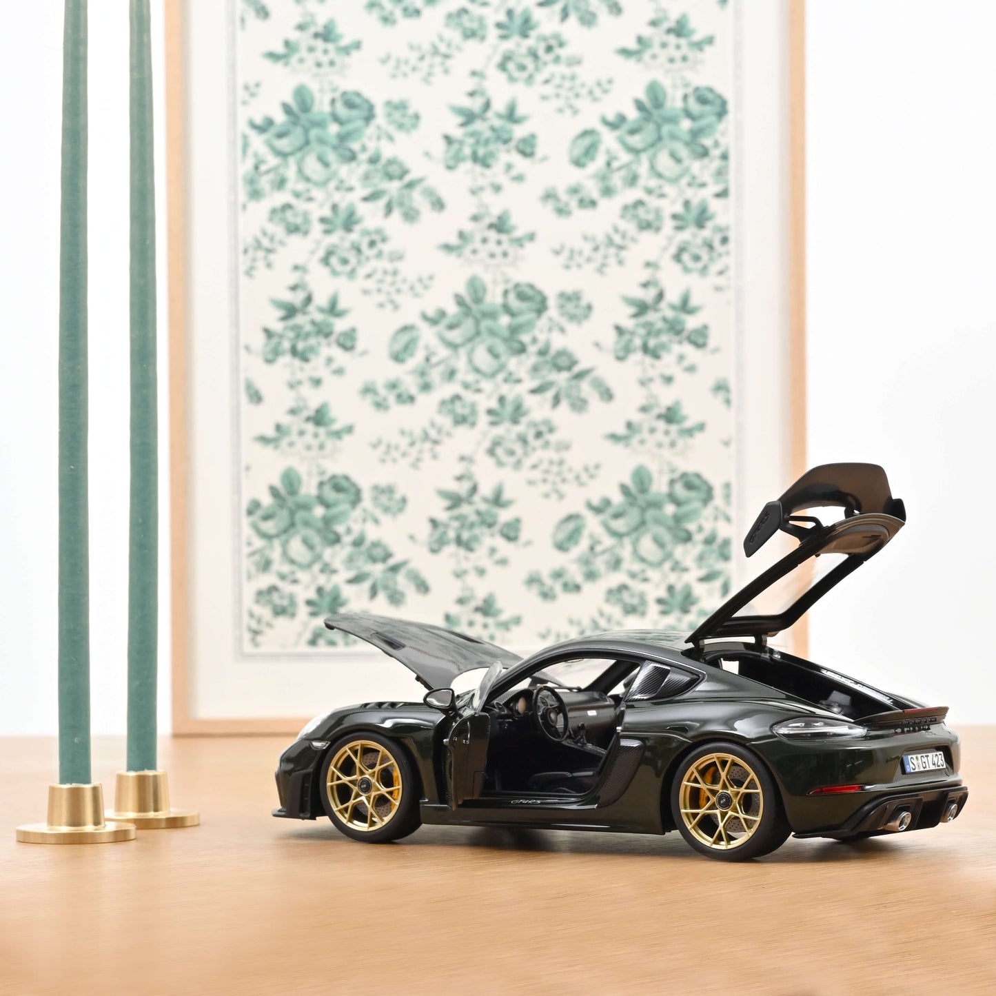 Porsche Cayman GT4 RS 2023 weissach pach brewstergreen - 1/18 Norev