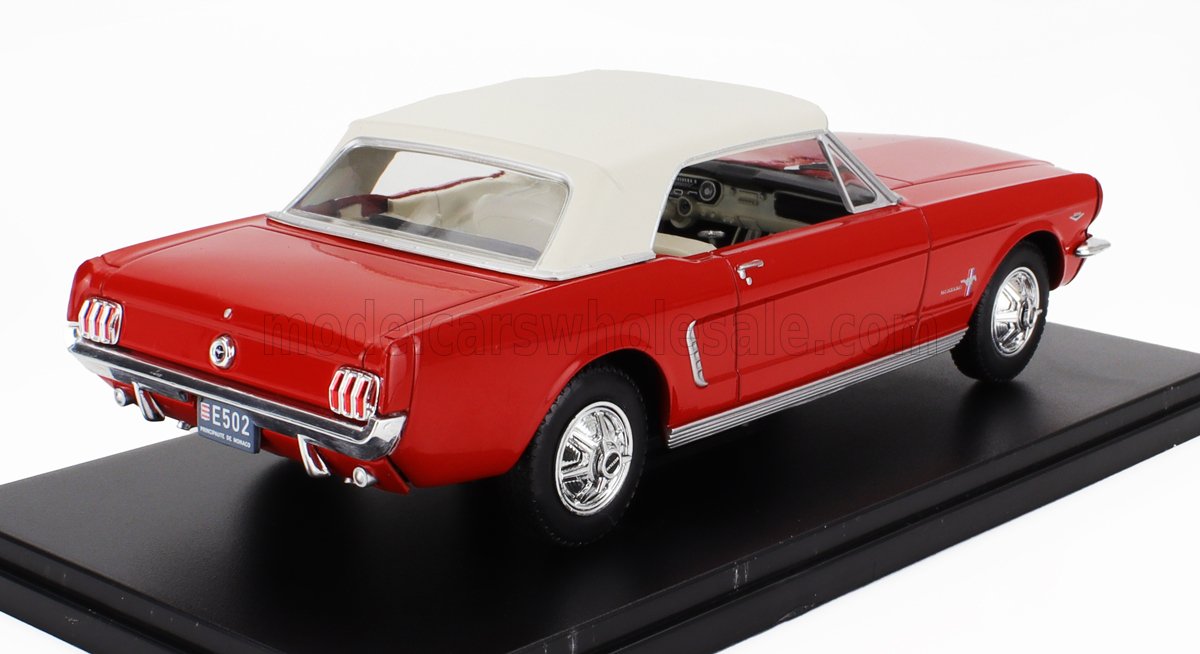 Ford Mustang 1965 cu vitrina -  1/24 Edicola