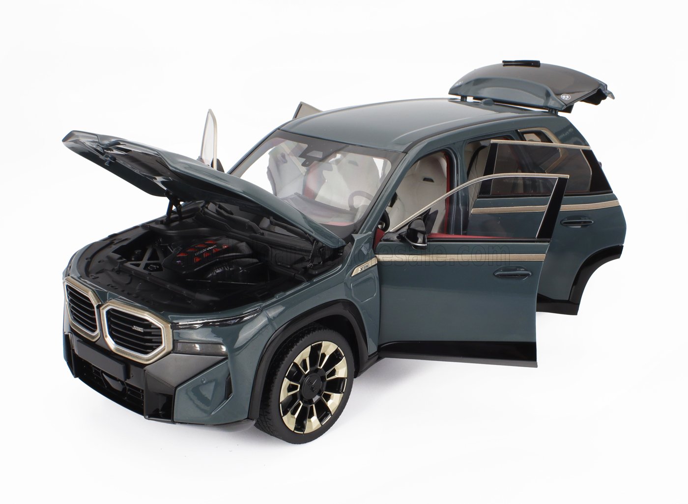 BMW XM 2023 green metallic - 1/18 Minichamps