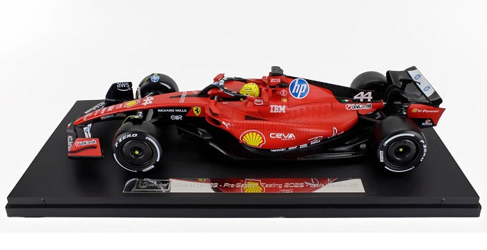 Formula 1 Ferrari SF-23 Pre-Season Testing 2025 Lewis Hamilton #44 cu vitrina plexiglass - 1/18 Bburago