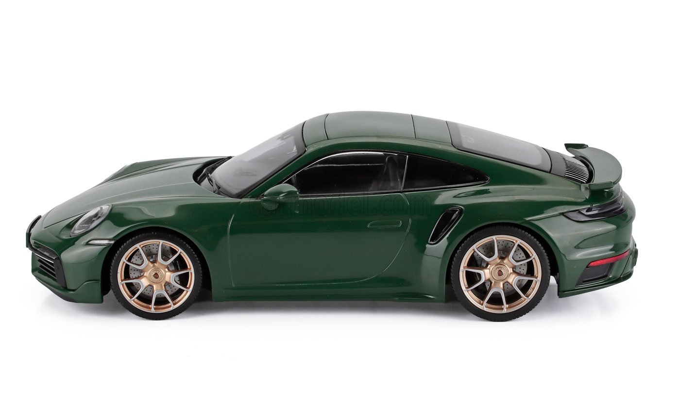 Porsche 911 992 Turbo S Coupe Sport Design 2024 verde  cu roti aurii 1/300 pcs - 1/18 Minichamps