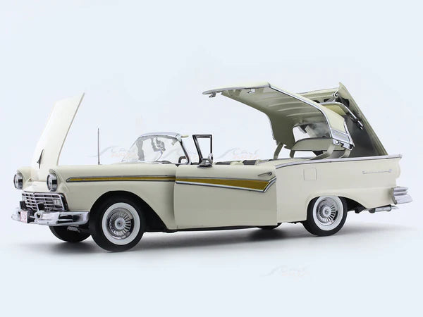 Ford Fairlane 500 Skyliner 1957 colonial white - 1/18 Sun Star