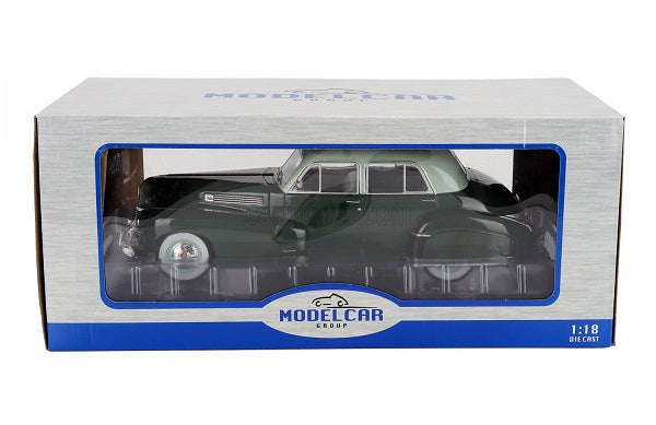 Cadillac Fleetwood Series 60 Special Sedan Green - 1/18 Model Car Group