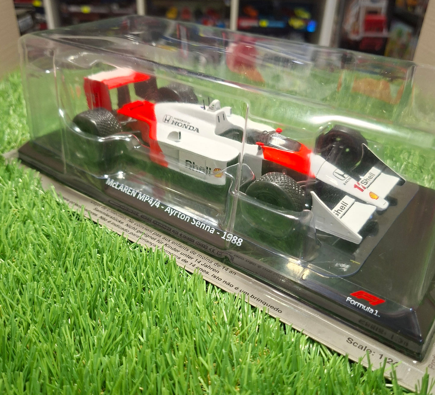 Formula 1 McLaren MP4/4 Ayrton Senna 1988 - 1/24 Premium Collectibles