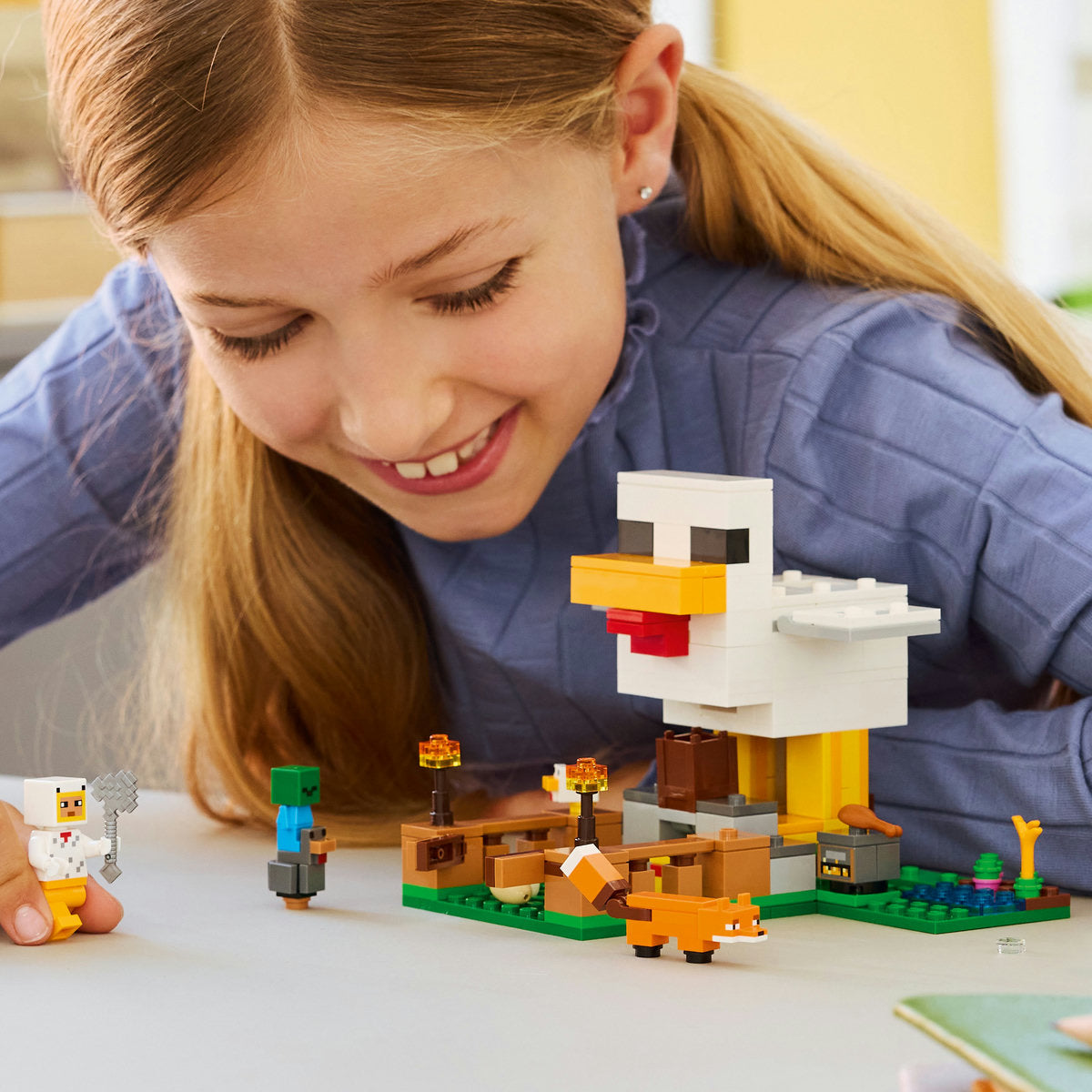 LEGO Minecraft 21585 - Ferma de pui (233 piese)