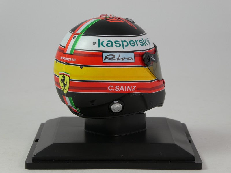 Casca Carlos Sainz 2021 cu vitrina plexiglass - 1/5 Spark