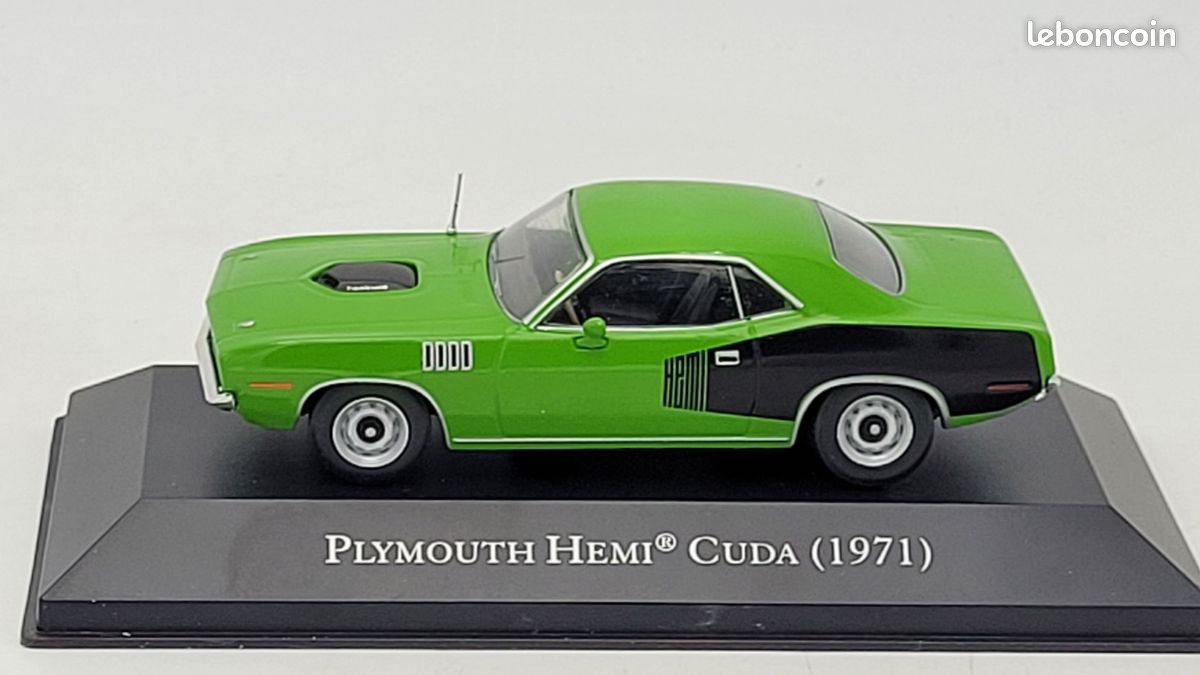 Macheta Plymouth Hemi Cuda 1971 cu vitrina plexiglass - 1/43 Altaya
