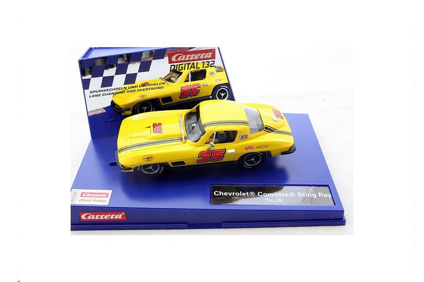 Chevrolet Corvette Sting Ray No.35 cu pilot si vitrina plexiglass pentru pista Carrera - 1/32 Carrera Evolution