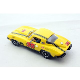 Chevrolet Corvette Sting Ray No.35 cu pilot si vitrina plexiglass pentru pista Carrera - 1/32 Carrera Evolution
