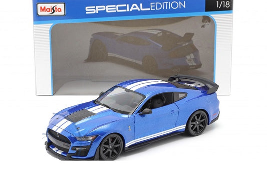 Mustang Shelby GT500 2020 albastru cu dungi albe - 1/18 Maisto