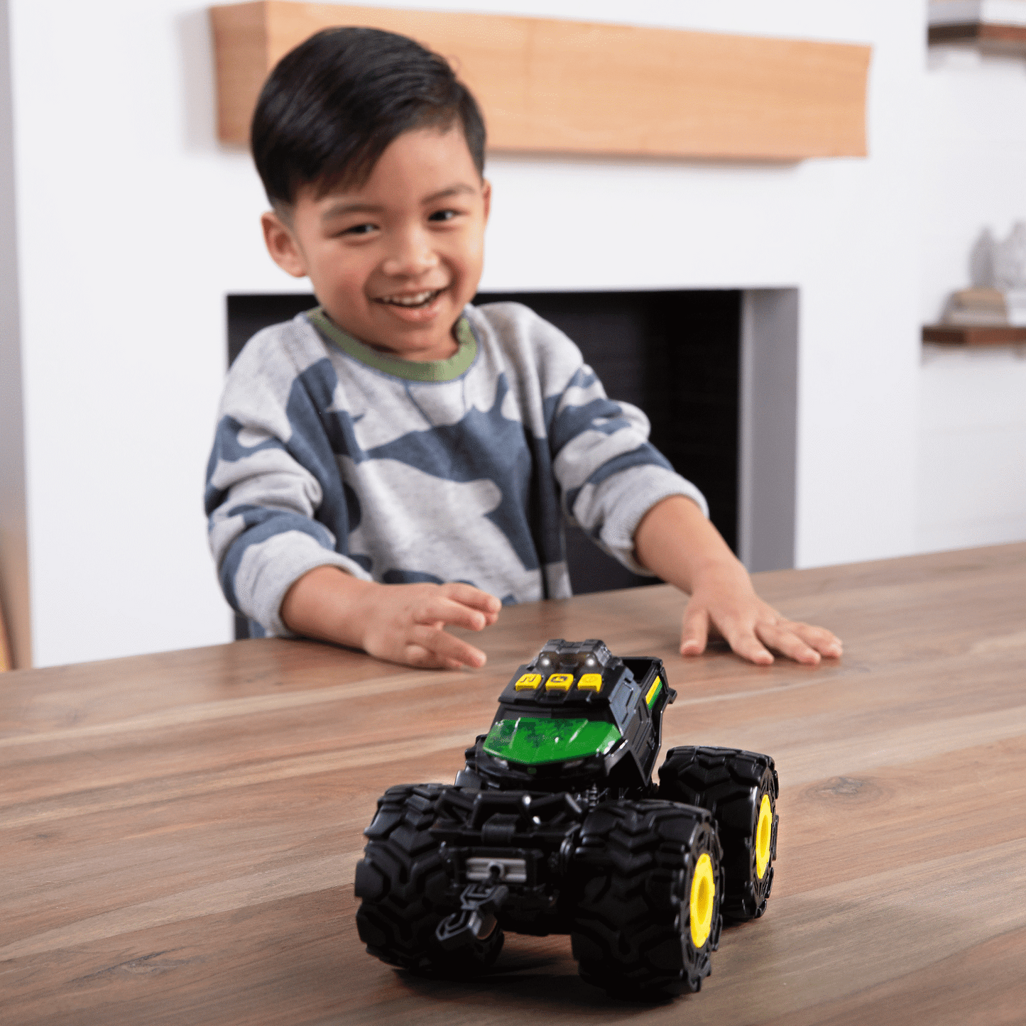 Tractor John Deere - Monster Treads cu carlig